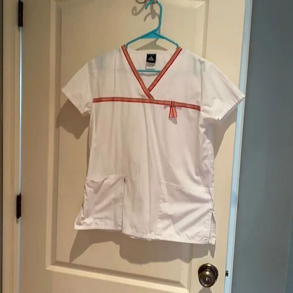 Cherokee cute scrub top. XS - Picture 1 of 3